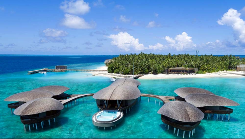 Maldives Resorts and Maldives Honeymoon Resorts by Koamas Luxury Escapes