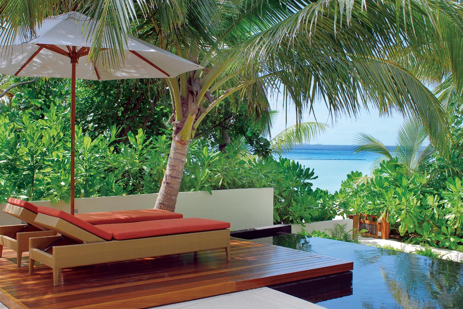 Double Storey Beach Villa with Pool