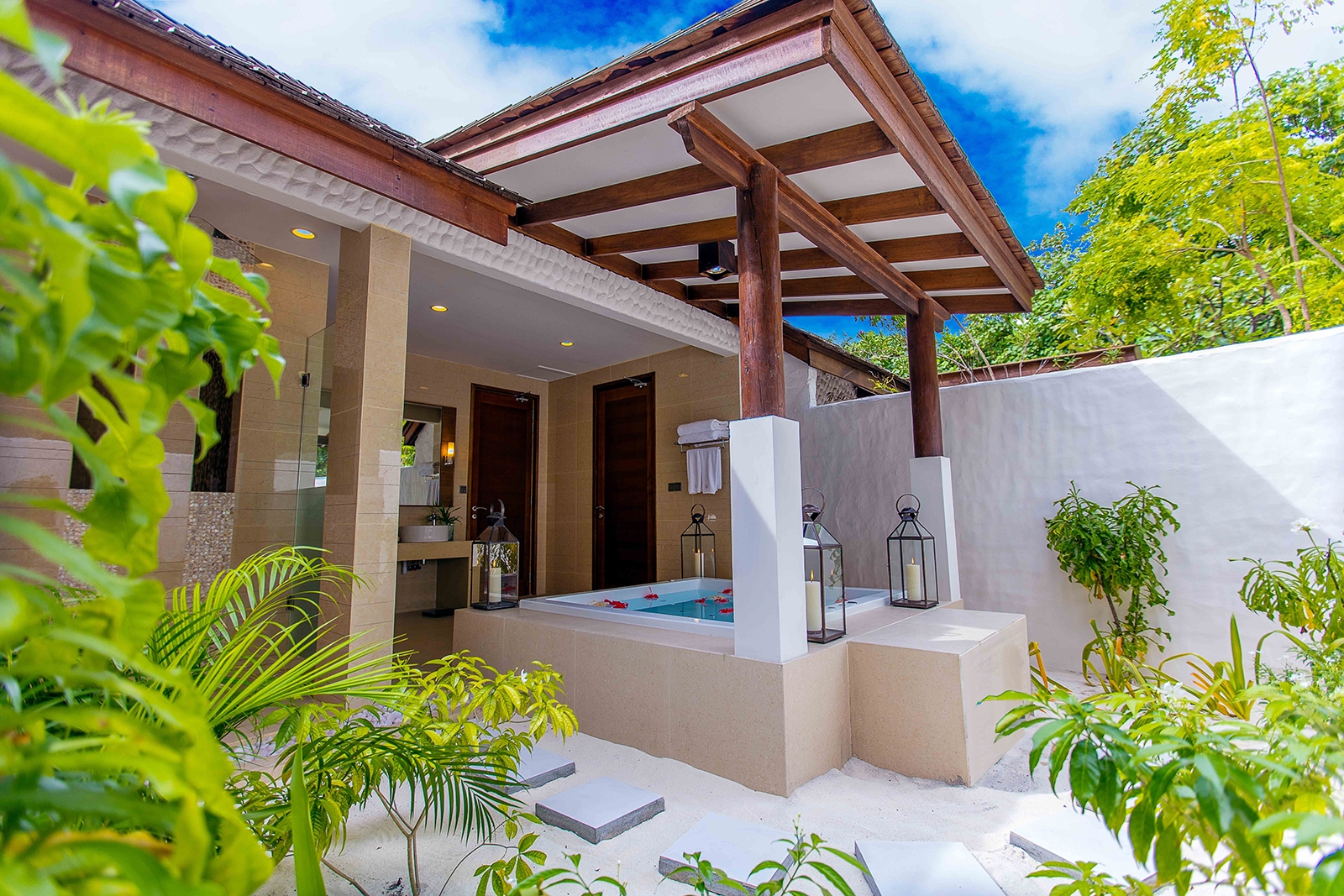 Deluxe Sunset Beach Villa with Pool